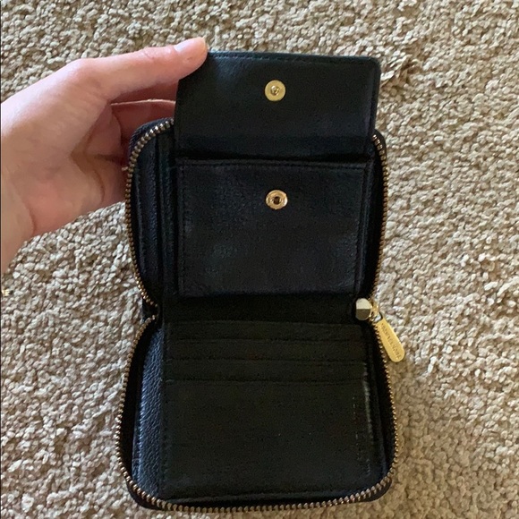 Micheal Kors Black Leather Wallet - Picture 6 of 7